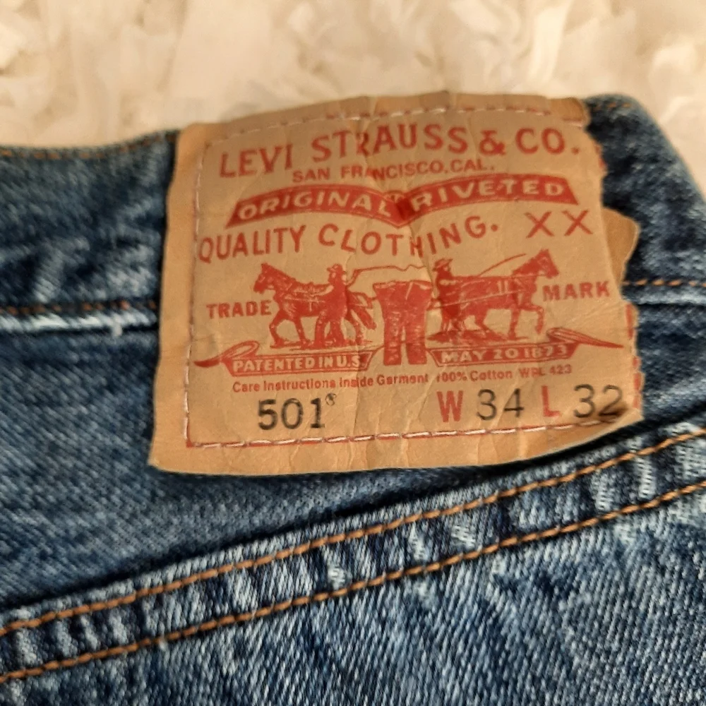 Levi's Original 501 Straight Leg Button Fly W34 x L32 Patch